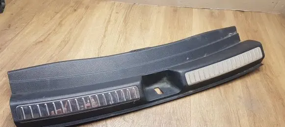 Trunk/boot sill cover protection