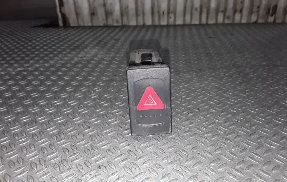 Volkswagen PASSAT B5.5 Hazard light switch 3B0953235D