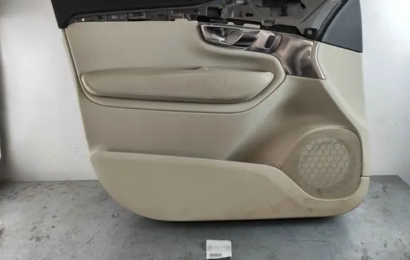 Volvo XC90 Front door card panel trim 39832022