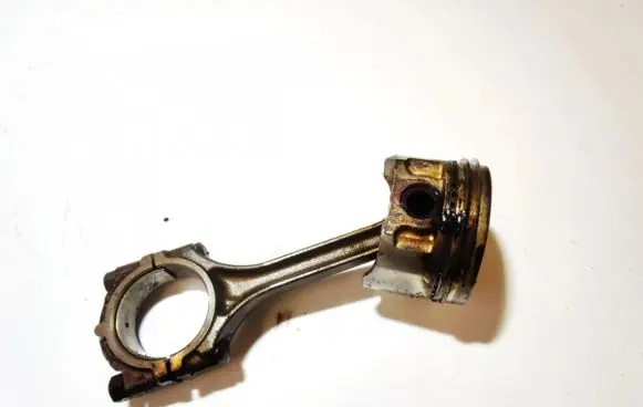 Mitsubishi Space Star Piston with connecting rod 13S10