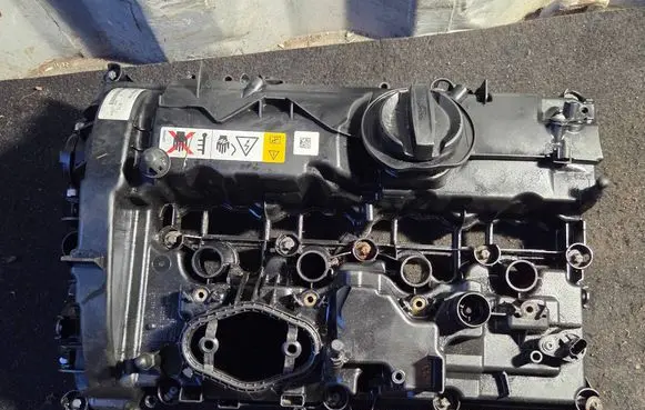 BMW 4 G22 G23 G24 G26 Rocker cam cover 8631745