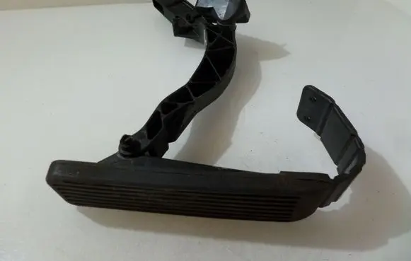 Mercedes-Benz CLK A208 C208 Accelerator throttle pedal 1293010382 2203010001