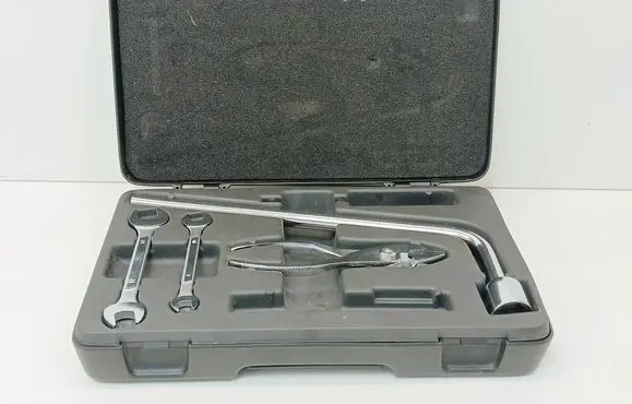 Lexus LS 400 Tool box 