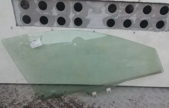 Honda Accord Front door window glass four-door
