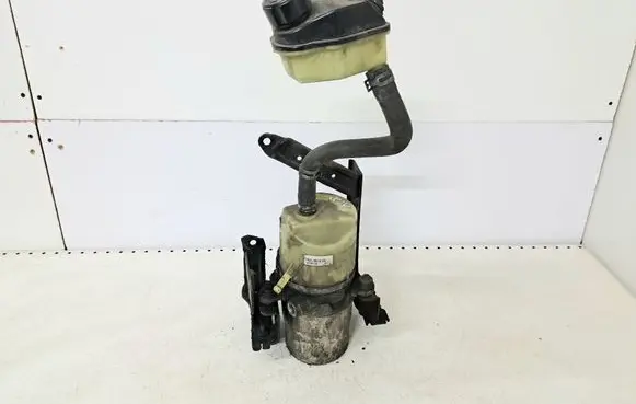 Volvo V50 Power steering pump 30748170