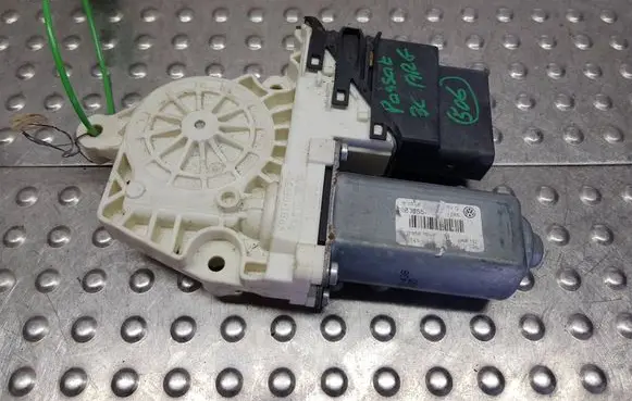 Volkswagen Touran I Rear door window regulator motor S26371319 1K0959701F