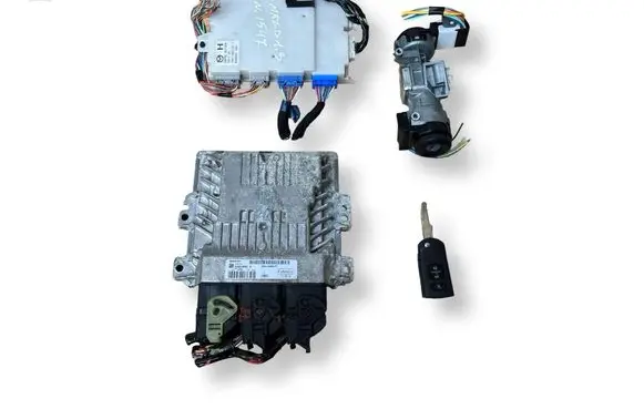 Mazda 3 II Engine ECU kit and lock set S180138002B AV6112A650PC