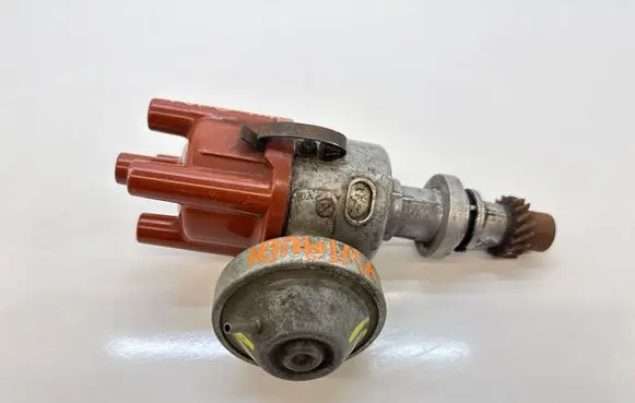 Volkswagen Golf I Spark distributor 049905205D 0231176070