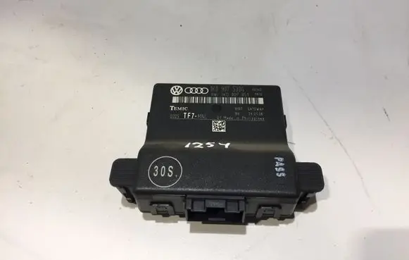 Audi A3 S3 8P Gateway control module 1K0907530G