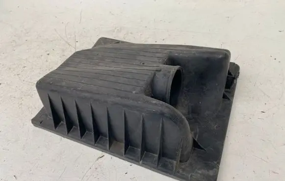Opel Zafira A Air filter box cover 84113725