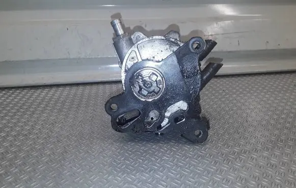 Volkswagen PASSAT B6 Vacuum pump 03G145209