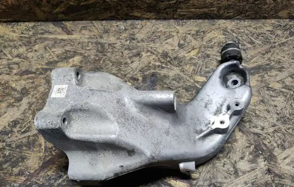 Infiniti Q70 Y51 Engine mounting bracket A6512235204