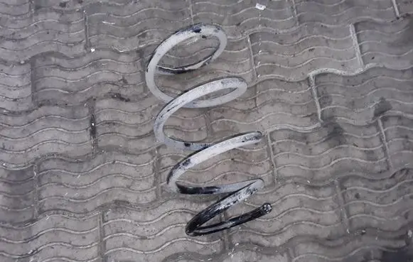BMW X3 E83 Front coil spring NOCODE