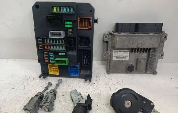 Peugeot 308 Engine ECU kit and lock set 28447158 9804828580 9810764880