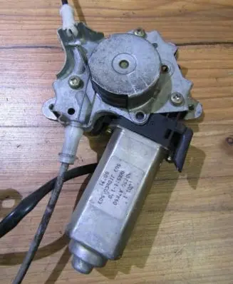 Nissan Primera Front door window regulator motor 8073087n60 503j1