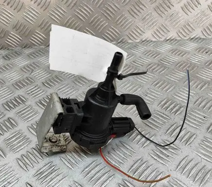Mercedes-Benz CLA C117 X117 W117 Engine mount vacuum valve A0004760600