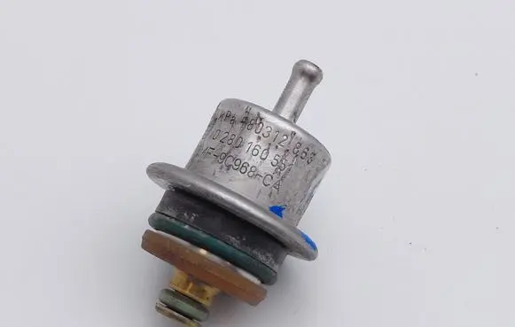 Ford Puma Fuel pressure regulator 96MF9C968CA 0280160551