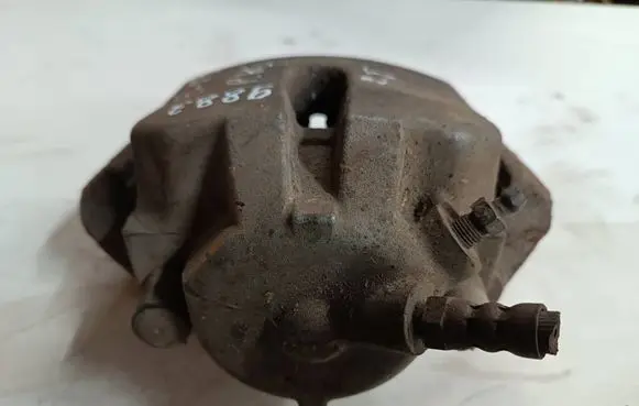 BMW 5 E39 Front brake caliper 9883