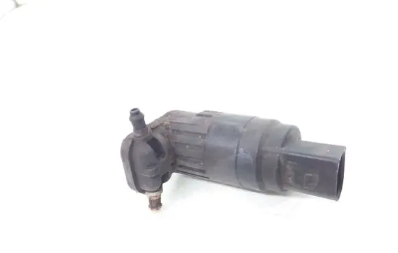 Volkswagen Touran II Windscreen/windshield washer pump