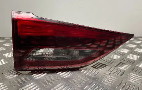 Toyota Avensis T270 Tailgate rear/tail lights