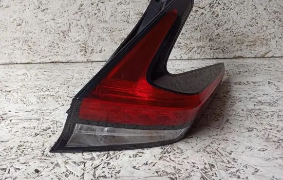 Nissan Leaf II (ZE1) Rear/tail lights