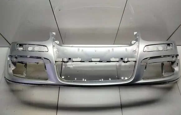 Volkswagen Golf V Front bumper 1K0807221D