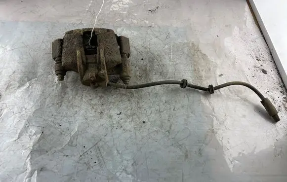 Mercedes-Benz Vito Viano W638 Front brake caliper