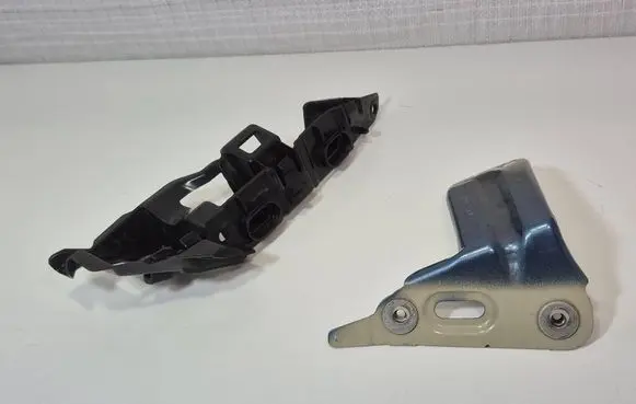 Volkswagen Golf VII Front bumper mounting bracket 5G0807050A 5G0821136B