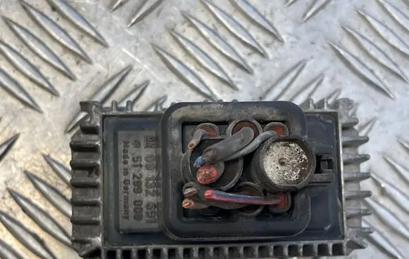 Opel Vectra C Glow plug pre-heat relay 09132691