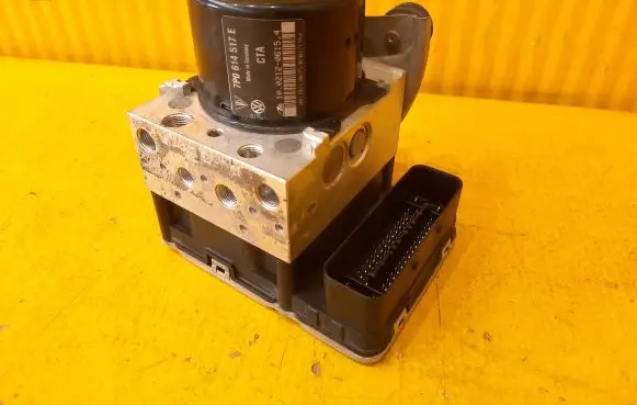 Porsche Cayenne (92A) ABS Pump 7P0907379E 7P0614517E