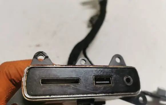 Dodge Durango USB socket connector 61571C3165 68289895AA
