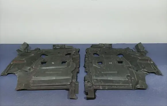 Engine bonnet/hood sound/heat insulation