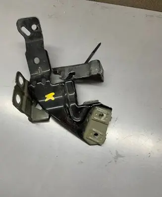 Opel Insignia B Fender mounting bracket 39063367 39077424