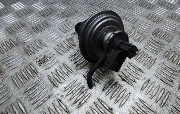 BMW 3 E90 E91 EGR valve 7801942