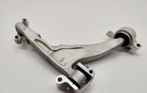 Volvo XC60 Front lower control arm/wishbone 32370923