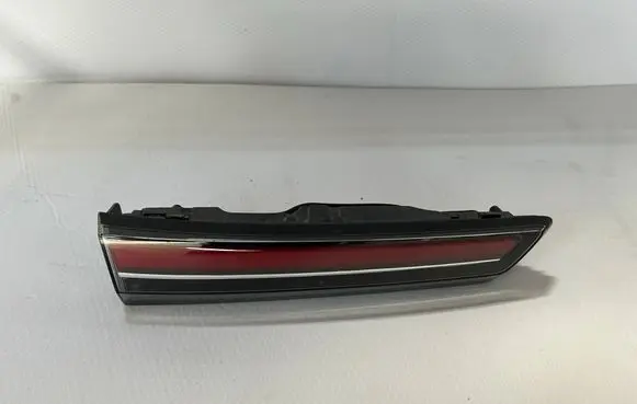Tailgate rear/tail lights