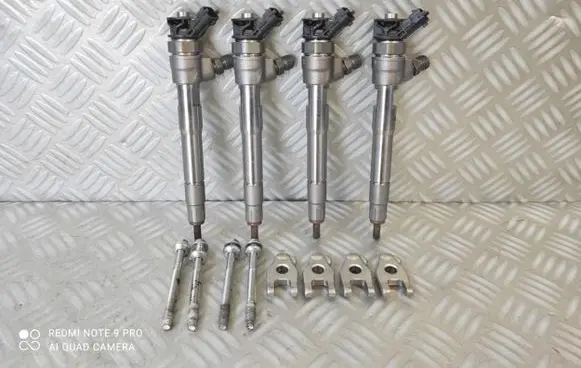 Renault Trafic III (X82) Fuel injector 0445110939