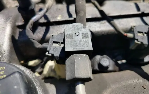 Hyundai ix20 Fuel injector 28235143 338002A760