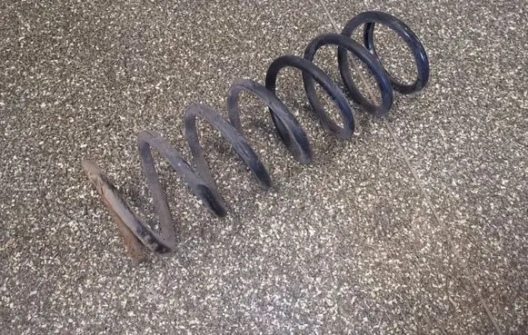 Mazda 3 I Rear coil spring