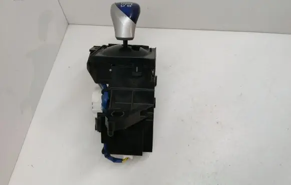 Toyota Auris E180 Gear shifter/selector 75C583 75G488