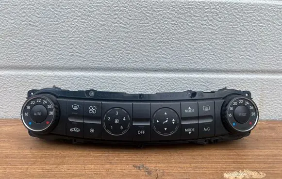Mercedes-Benz E W211 Climate control unit 2118300490 00021905