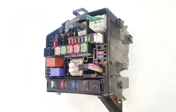 Toyota Yaris Fuse box set 7178r0a2