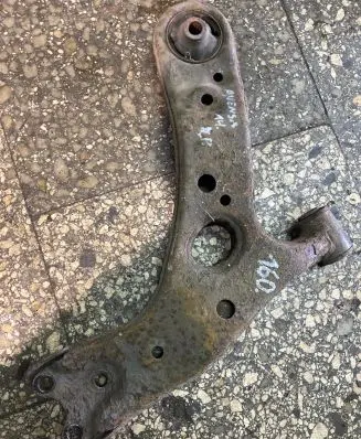 Toyota Avensis T270 Front lower control arm/wishbone