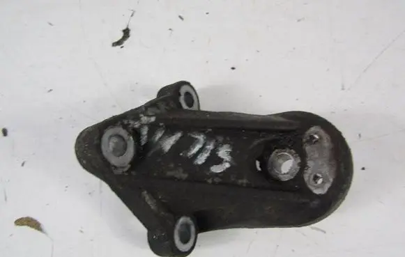 Volvo S70 V70 V70 XC Engine mounting bracket 