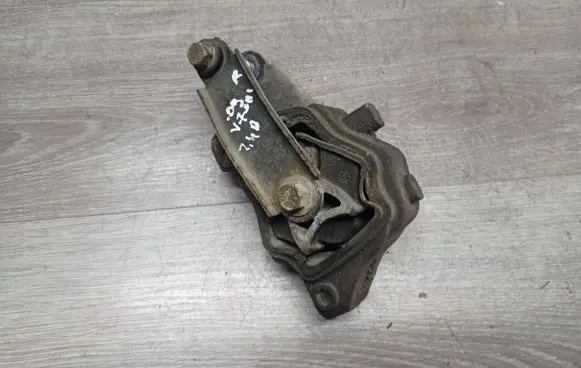 Volvo V70 Engine mount bracket 6G9N6L063CA 31262492
