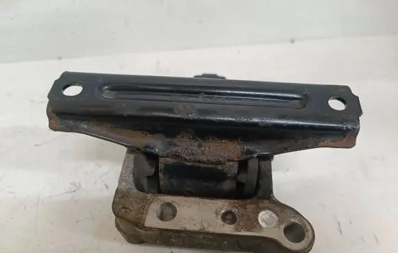 Citroen C-Crosser Engine mount bracket