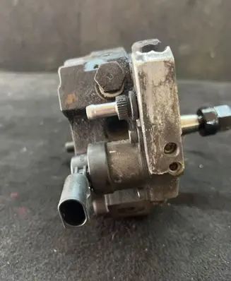 BMW 3 E90 E91 Fuel injection high pressure pump 0445010146 7798333 318955