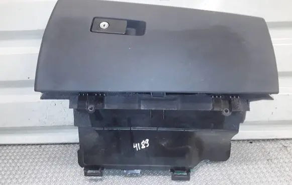 Volvo V70 Glove box 30676278