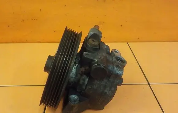 Land Rover Freelander 2 - LR2 Power steering pump 6G913A696EE 27A2