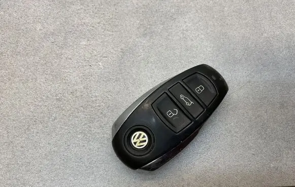 Volkswagen Touareg II Ignition key/card 